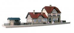 Auhagen 13321- TT Bausatz Empfangsgebäude Bahnhof Moorbach, TT